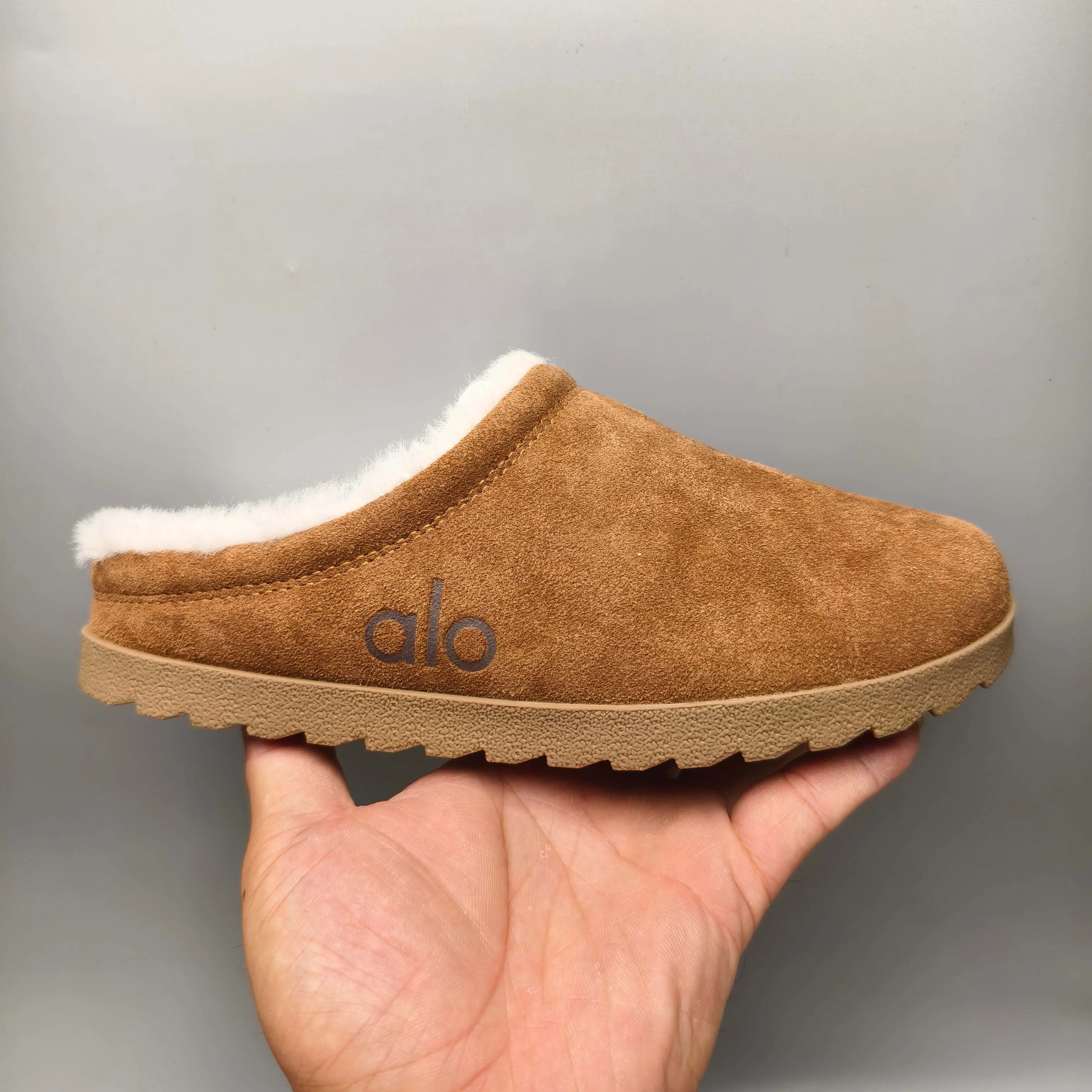 💰480 alo yoga Recovery Slipper comfortable and simple anti-wear and anti-slip cap-toe slippers, same style for men and women Color: White Maroon Matching Size: 35-40